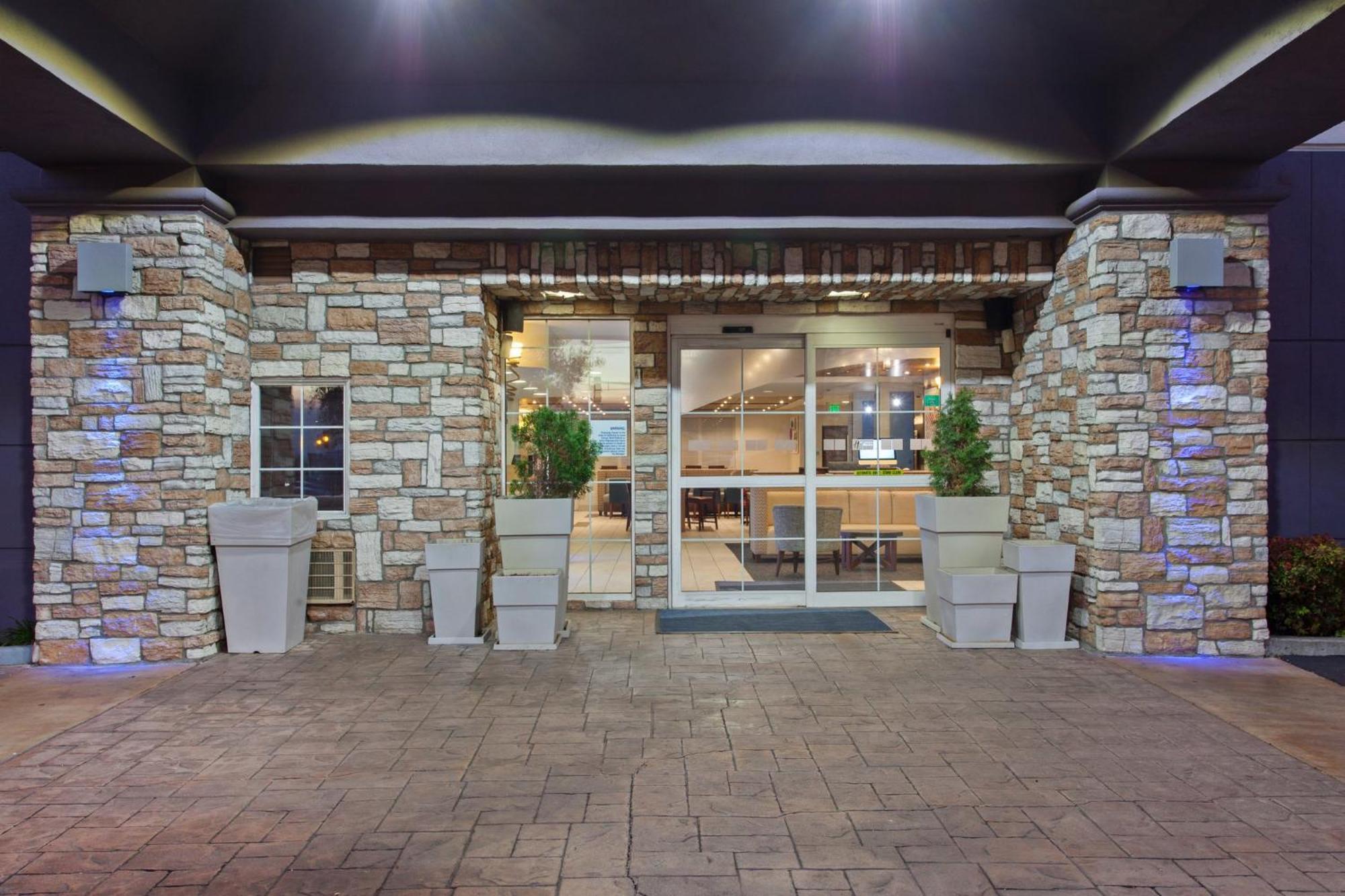 奥克兰机场智选假日酒店 外观 照片